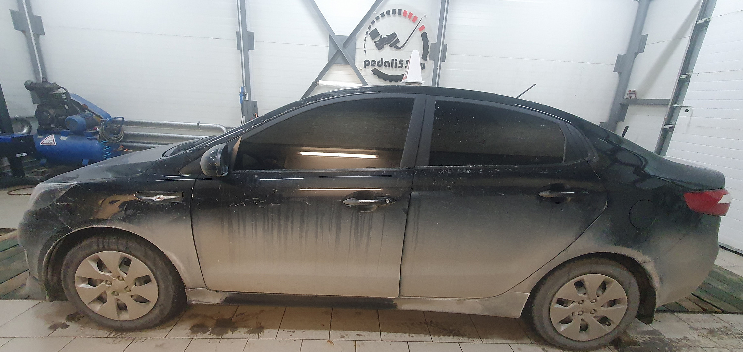 Установка тяговых педалей на Kia Rio (механика, 3шт.)