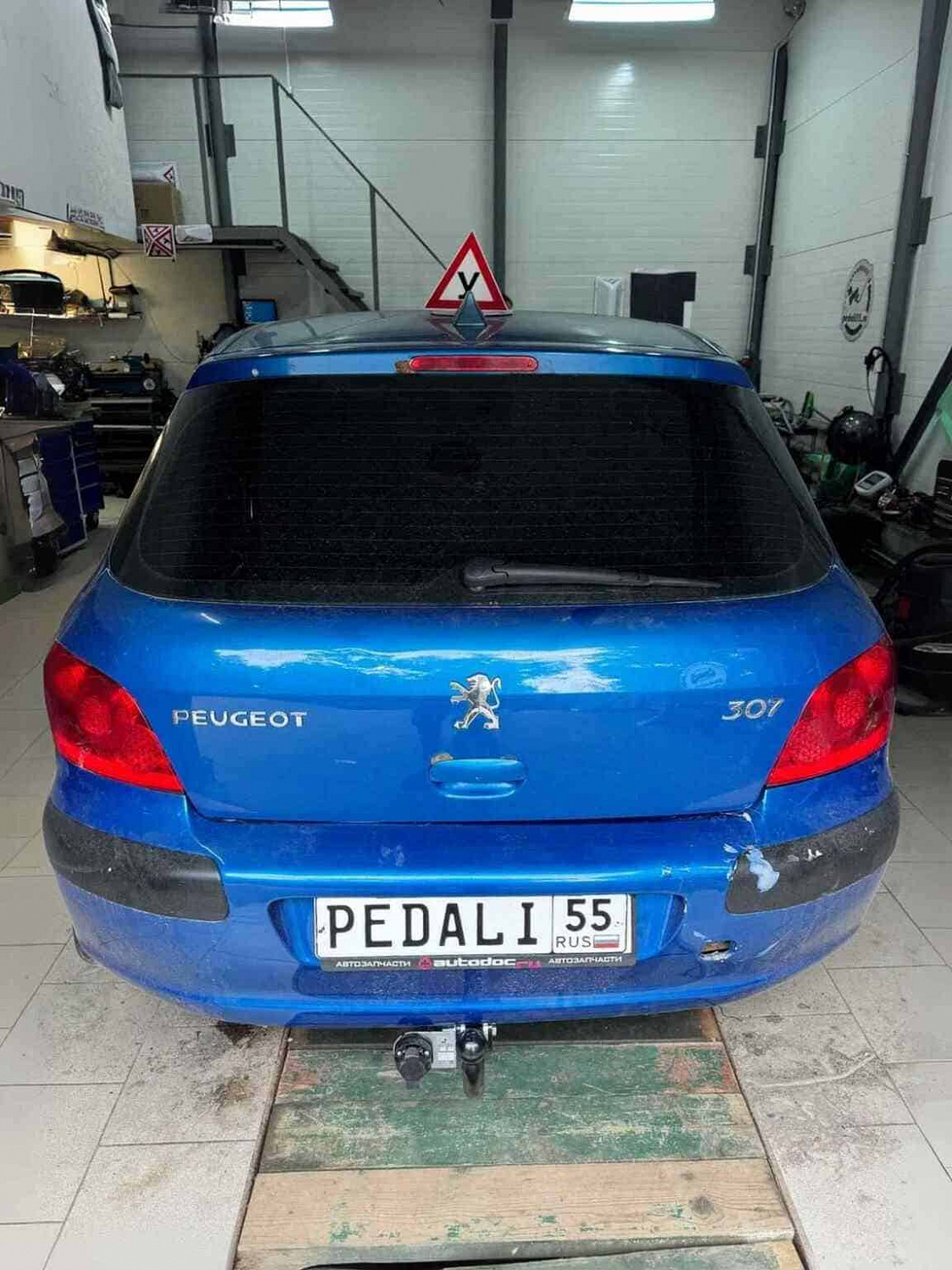 Установка фаркопа для Peugeot 307