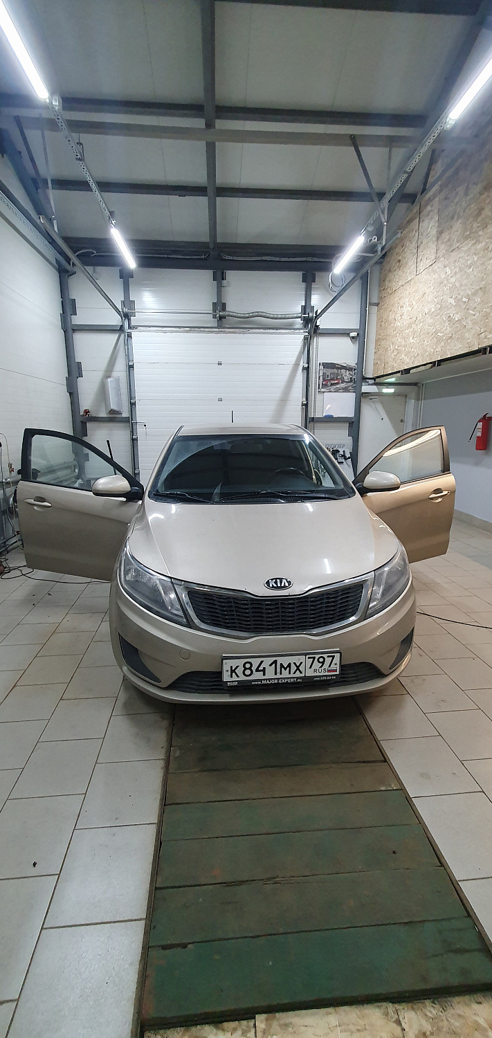 Установка тяговых педалей на Kia Rio (механика, 2шт.)